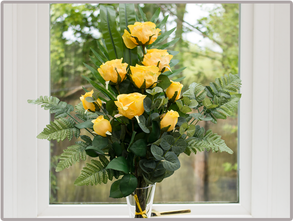 Yellow Rose Flower Arrangement Free Wallpaper - Rose (734x461), Png Download