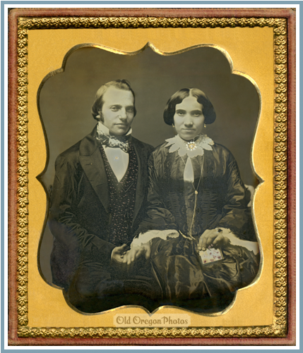 Portraits Of Two People - Oregon (700x500), Png Download