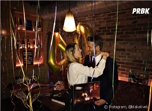 Blake Lively Et Ryan Reynolds En Amoureux À L'anniversaire - Blake Lively Ryan Reynolds Ireland (950x429), Png Download