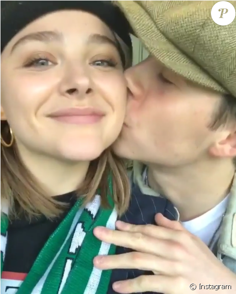 Chloe Moretz Et Brooklyn Beckham À Dublin - Chloe Grace Moretz Ireland (950x598), Png Download