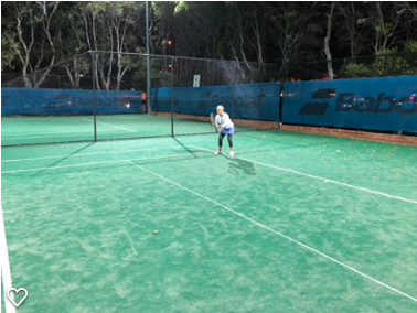 Note The Thin White Line Where Pam Is Standing In The - Soft Tennis (387x387), Png Download