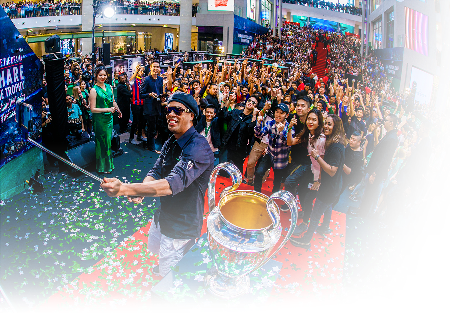 Reliving The Uefa Champions League Trophy Tour - Crowd (1600x1015), Png Download