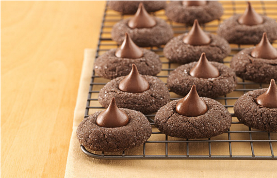 Hershey's Kisses Chocolate Blossom Cookies - Hershey's Kiss Chocolate Cookies (570x570), Png Download