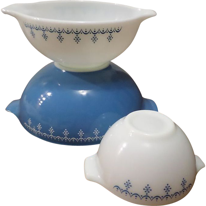 Pyrex Snowflake Garland Cinderella Bowl Set Of Three - Blue And White Porcelain (679x679), Png Download
