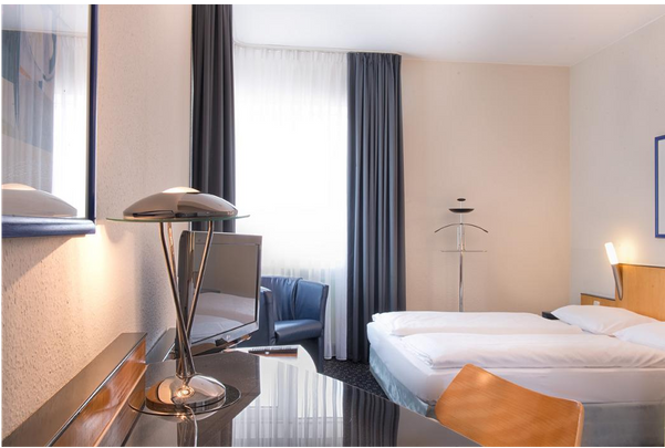 Photo Taken At Days Inn Berlin City South By Business - Berlin Hostel Grand (600x600), Png Download