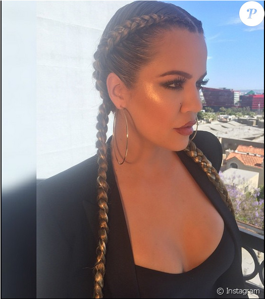 A Socialite Khloé Kardashian Apostou Na Tendência Das - Khloe Kardashian Two French Braids (950x591), Png Download