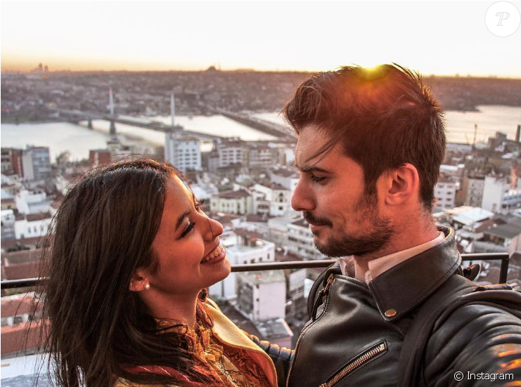 Alia Et Ali Sont Plus Amoureux Que Jamais (950x550), Png Download