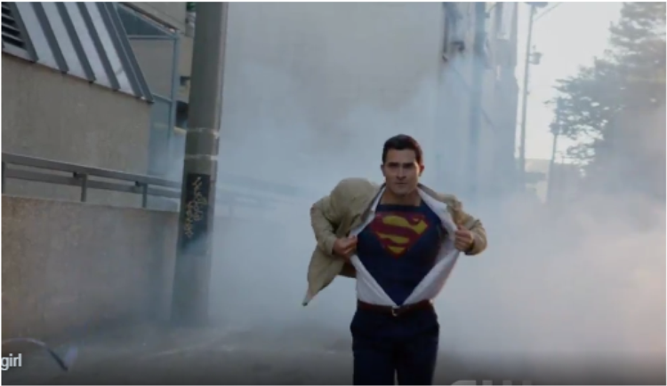 Na 2ª Temporada, Superman Aparece E Faz Referência - Supergirl (696x299), Png Download