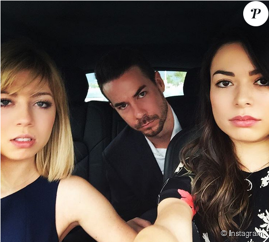 Jennette Mccurdy, Miranda Cosgrove Et Jerry Trainor - Freddie From Icarly 2018 (950x478), Png Download