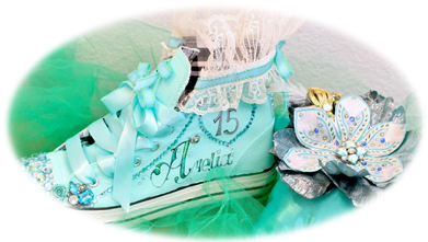 Celebro Mis Quince Años Llena De Ilusiones - Quinceanera Tennis Shoes (406x330), Png Download