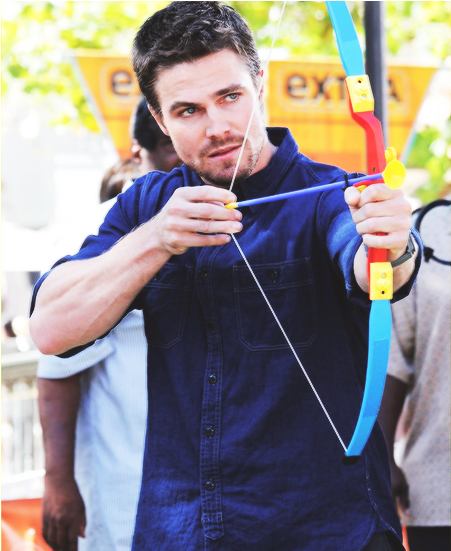 Stephen Amell, How So Hot - Green Arrow Shooting An Arrow (500x600), Png Download