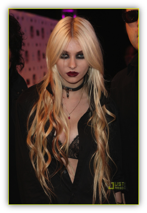This Last Photo Is Of Taylor Momsen, Best Known As - Jenny From Gossip Girl On The Grinch (509x729), Png Download