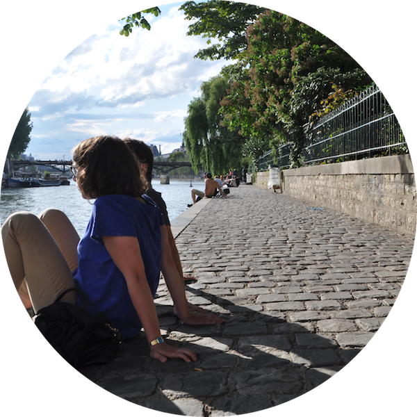 5 Picnic Spots In Paris, & - Sitting (600x600), Png Download