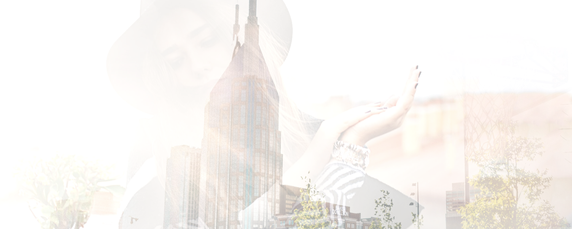 Woman With Hat Exploring Nashville In Front Of Skyline - Skyscraper (1999x800), Png Download