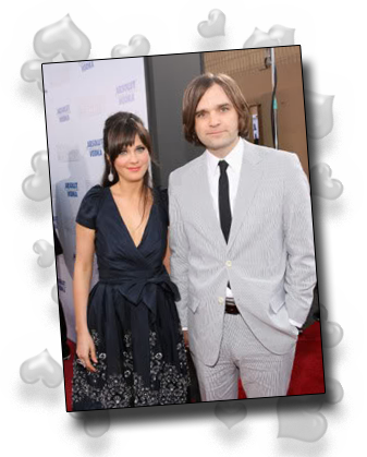 Everyone's Favorite Anti-“it” Girl, Zooey Deschanel - Zooey Deschanel And Ben Gibbard (337x419), Png Download
