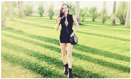 Zoey Deutch Wallpaper Possibly Containing A Hip Boot - Zoey Deutch Coachella (500x320), Png Download