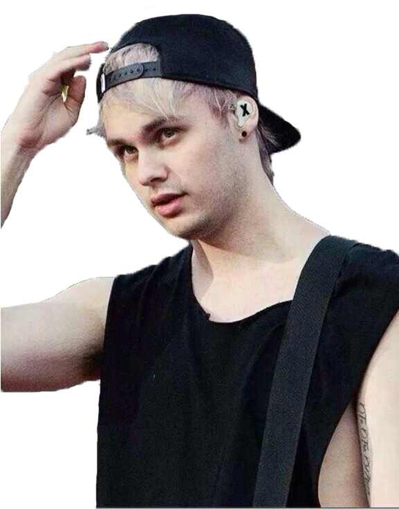 #майкл Клиффорд #michael Clifford #5 Seconds Of Summer - Michael Clifford With Cap (576x1024), Png Download