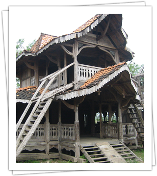 Borneo Wooden House - Wooden Traditional Indonesian House (342x361), Png Download