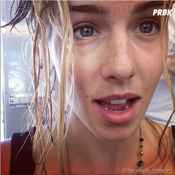 De &quot - Arrow&quot - - Emily Bett Rickards E As - Emily Bett Rickards (950x601), Png Download