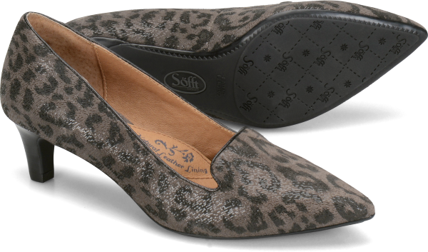 Pair Shot Image Of The Vesper Shoe - Basic Pump (600x353), Png Download