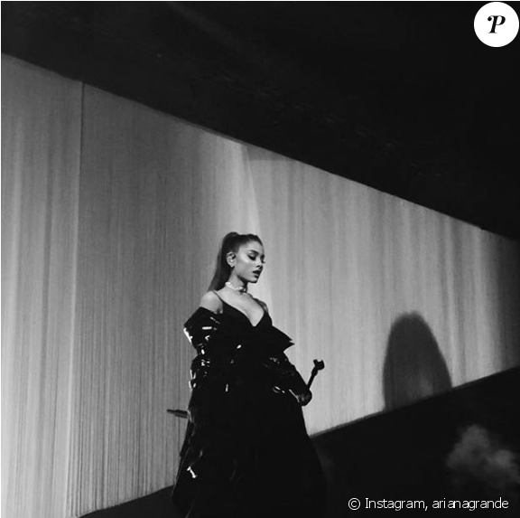 Ariana Grande A Publié Une Photo D'elle Sur Sa Page - Ariana Grande Dangerous Woman Tour Setlist 2017 (950x572), Png Download
