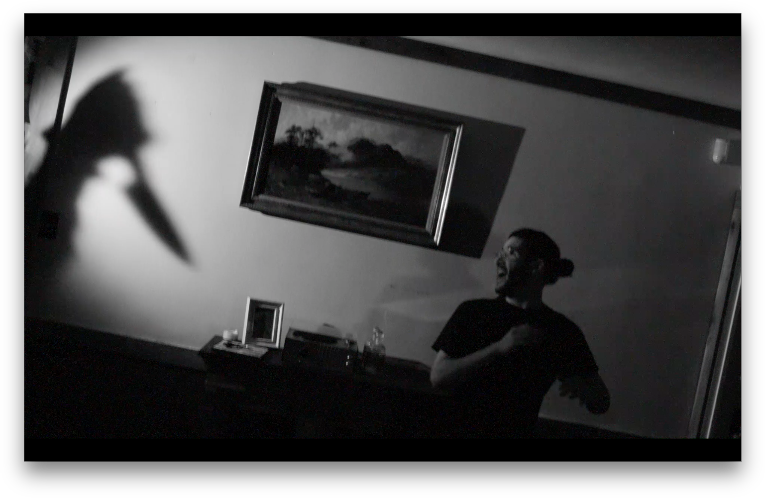 "das Mahn Bün" Is A Satirical Comedy About A Man Who - Snapshot (1552x1012), Png Download