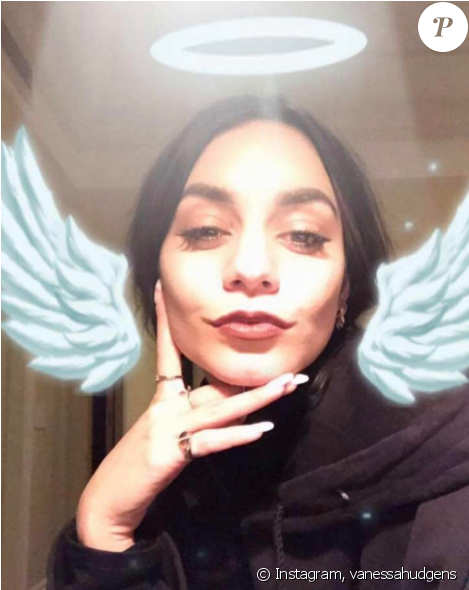 Vanessa Hudgens Rend Hommage À Son Père Un An Après - Selfie (637x589), Png Download