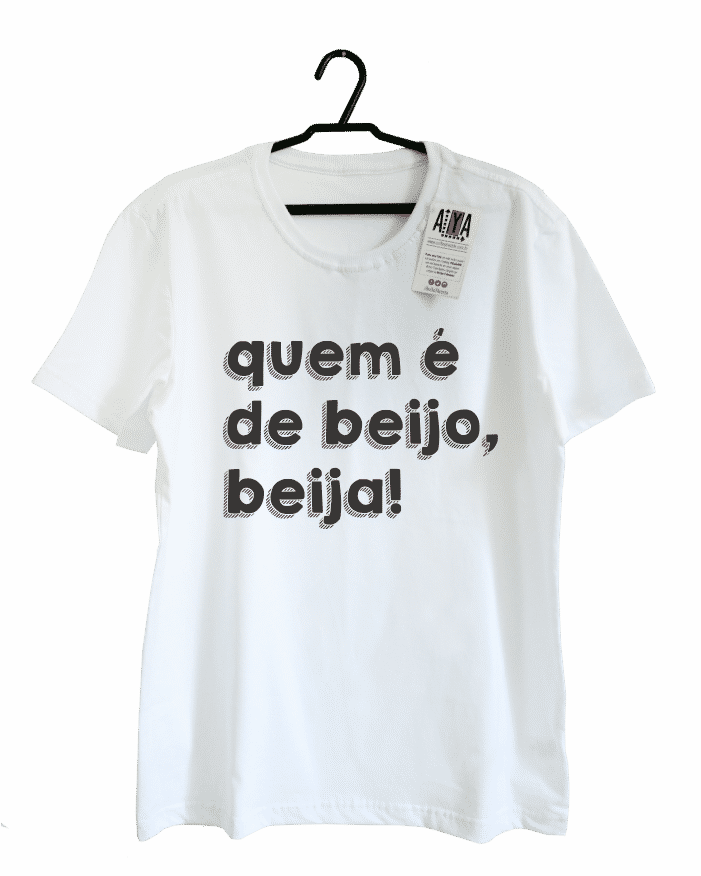 Quem É De Beijo - T-shirt (701x876), Png Download