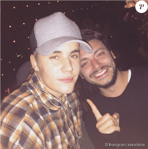 2000518 Kev Adams Et Justin - Kev Adams And Rihanna (950x596), Png Download