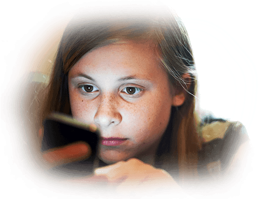 Photo Of A Child Using Cell Phone - Nguy Cơ Trầm Cảm (594x411), Png Download