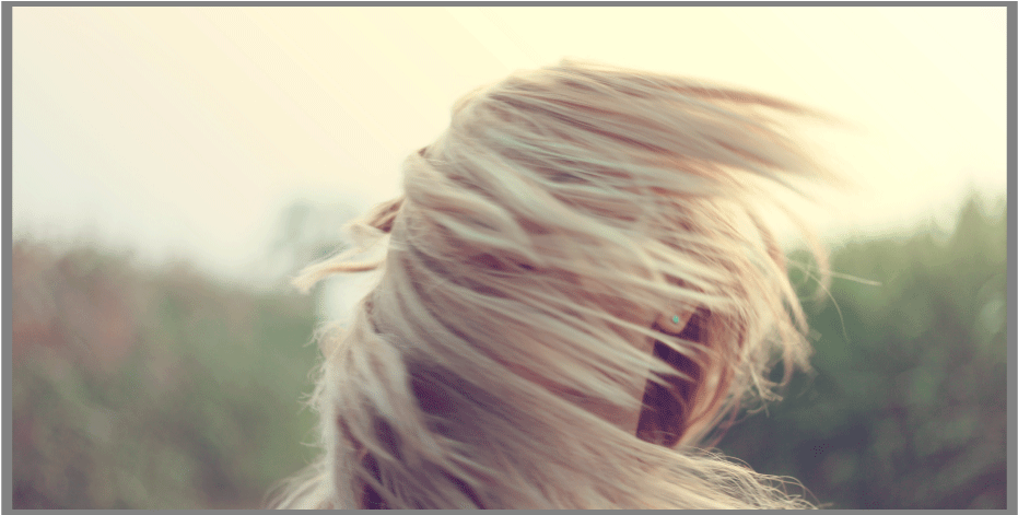 Son La Última Tendencia En Coloración - Blonde Long Hair Melancholic Woman (1180x470), Png Download