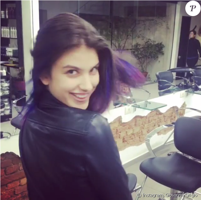 Giovanna Grigio Corta O Cabelo E Faz Mechas Coloridas - Cabelo Da Giovanna Grigio (950x646), Png Download