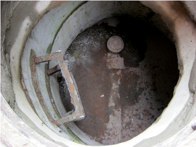 Snake In Storm Drain (500x300), Png Download