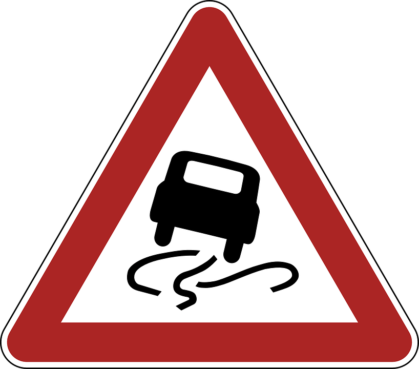 Descargar - German Traffic Signs Slippery Road (818x720), Png Download