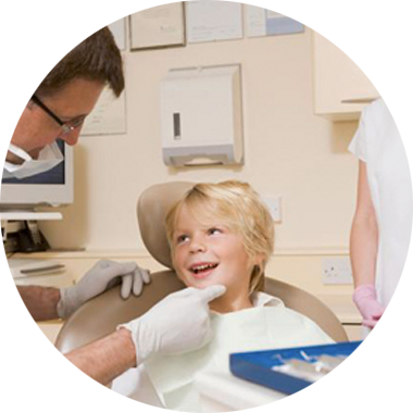 Dentista Para Niños De 6 Años - Dentists Help Us [book] (380x380), Png Download