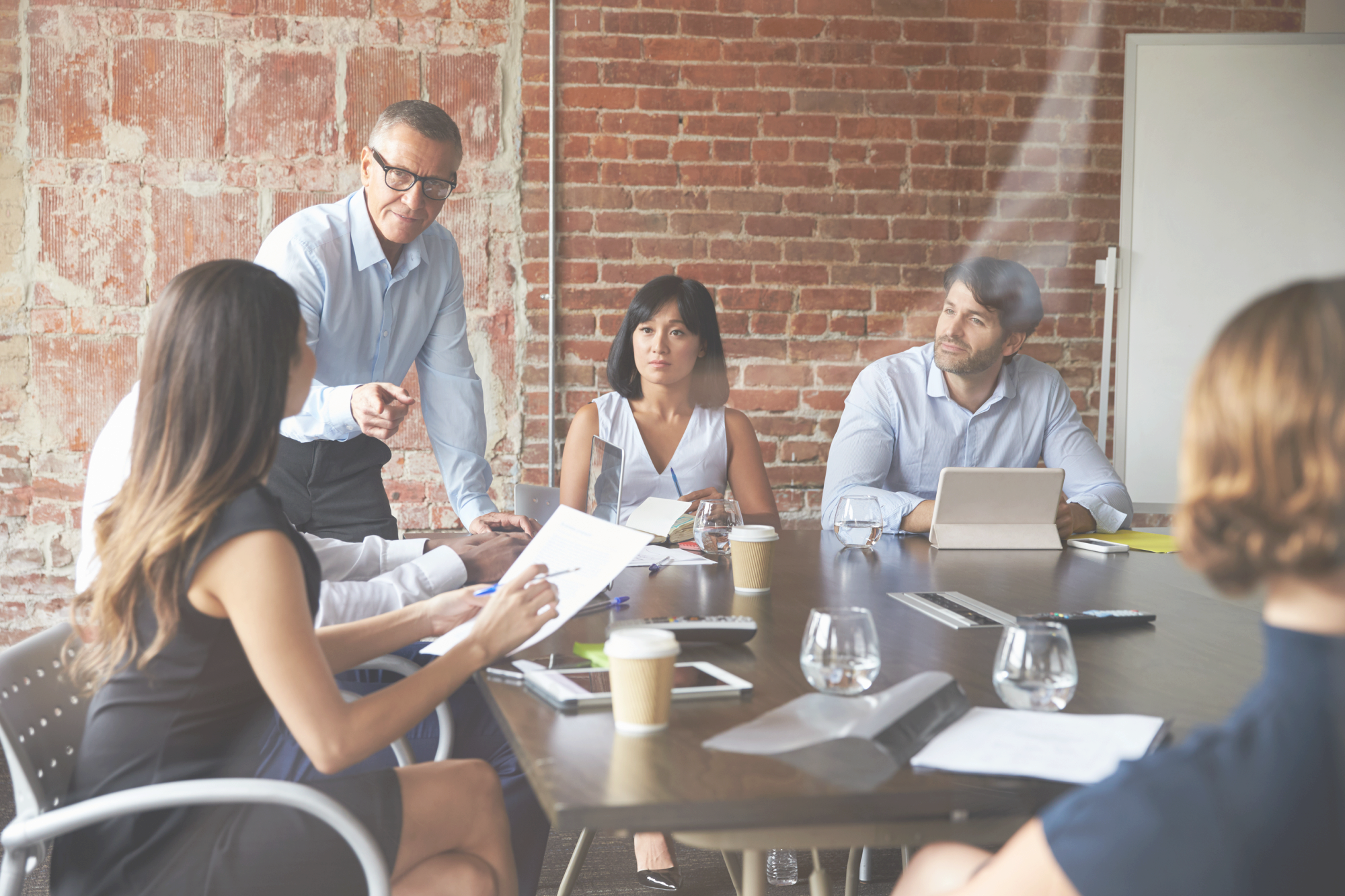 Brickwall Business People - Meeting (2000x1333), Png Download