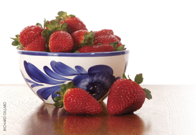 This Season, Experience The Strawberry Harvest To The - Strawberry (639x439), Png Download