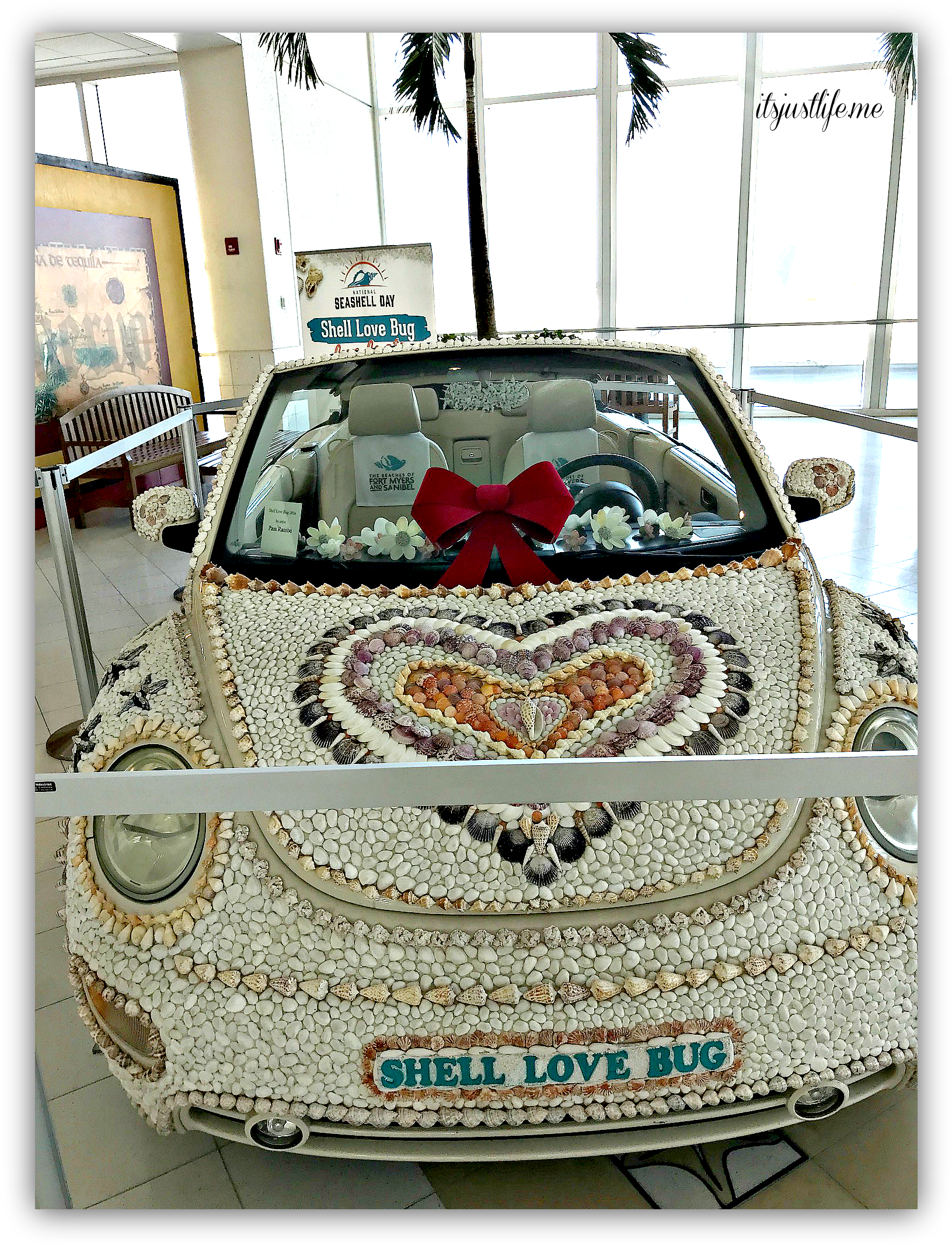 The Shell Love Bug Is On Display And Is Covered In - Fiat Multipla (1648x2152), Png Download