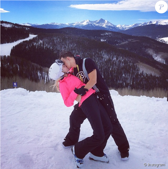 Candice Accola Et Joe King Du Groupe The Fray Réalisant - Game Creek Club (950x656), Png Download