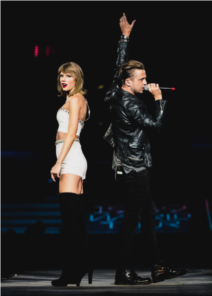 Ryan Tedder Joins Taylor Swift Onstage During The 1989 - Scott Eastwood Taylor Swift (540x600), Png Download