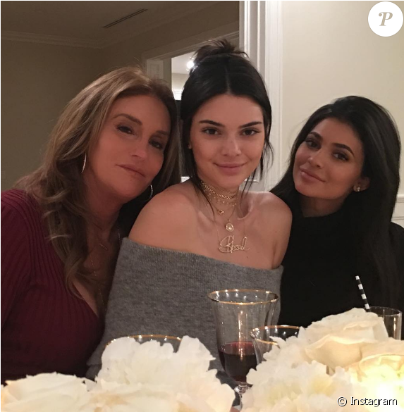 Caitlyn, Kendall Et Kylie Jenner Se Retrouvent Pour - Kylie Jenner Caitlyn Jenner Relationship (950x584), Png Download