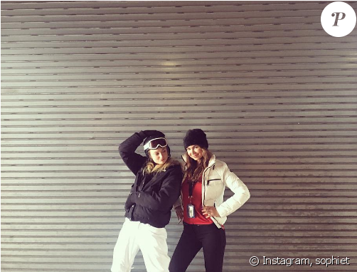 Sophie Turner Est À Mammoth Montain Avec Une Amie En - Photograph (950x381), Png Download