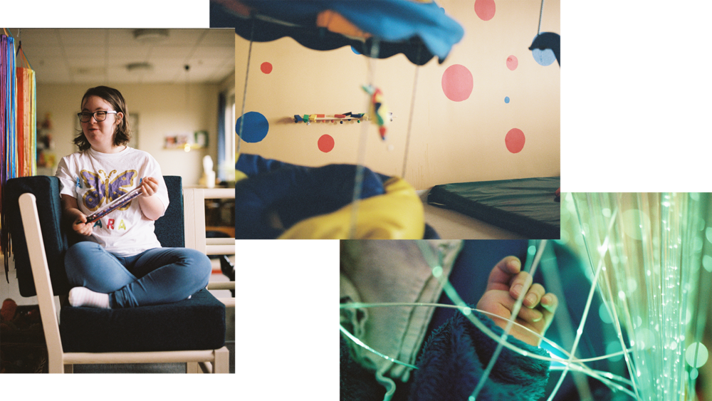 Ihopsatt - Sitting (1000x563), Png Download