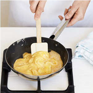 How To Cook Scrambled Eggs Step - Cooking (610x300), Png Download