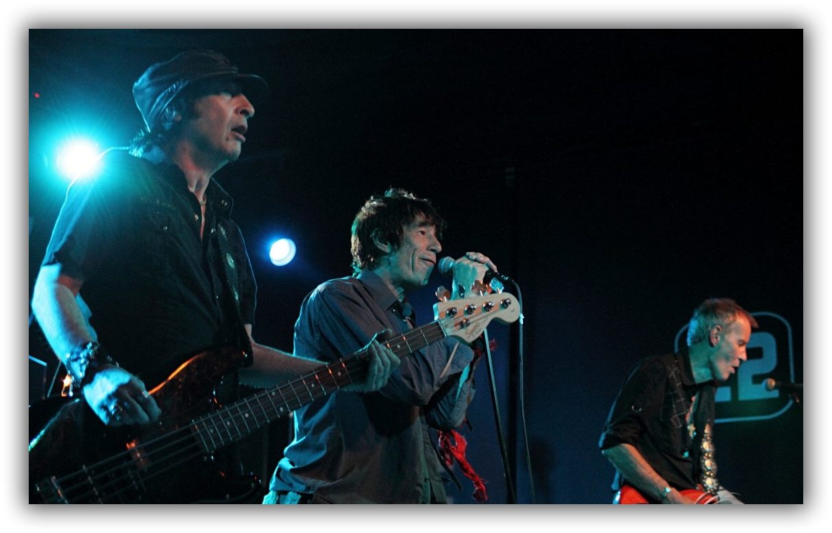 The Band Eventually Started To Move From Punk Rock, - Rock Concert (1214x777), Png Download