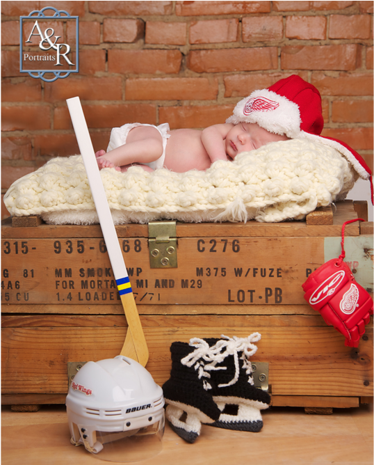 Newborn Baby Boy With Red Wings (1000x667), Png Download