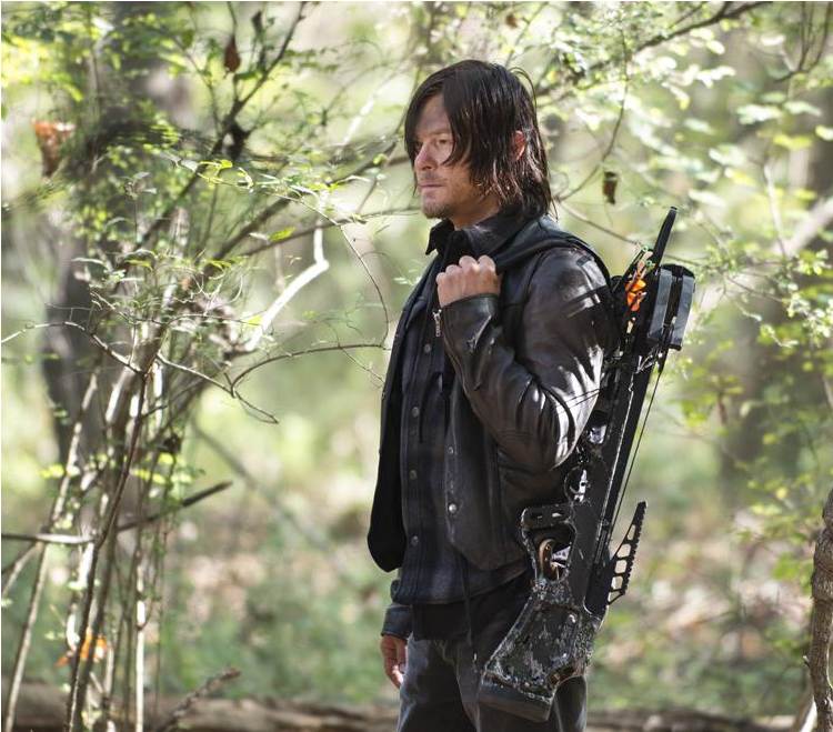 Daryl Dixon's Crossbow Has Become Synonymous With “the - Daryl Dixon Season 7 Jacket (935x658), Png Download