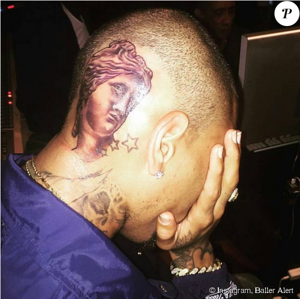 Chris Brown A Un Nouveau Tatouage - Chris Brown 2017 Tattoos (950x596), Png Download