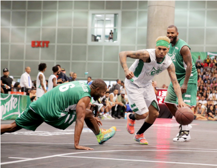 Chris Brown, Floyd Mayweather, Snoop Dogg, The Game, - Jay Ellis Chris Brown (608x342), Png Download