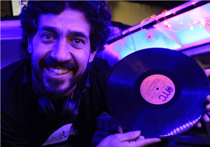 Forro Na Vitrola Banner - Circle (1423x500), Png Download